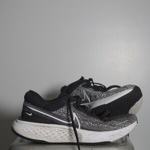 Nike ZoomX Invincible Run Flyknit Oreo